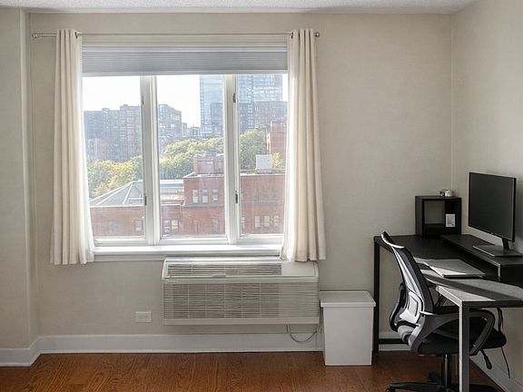 5th image of 801 S Plymouth Ct APT 608