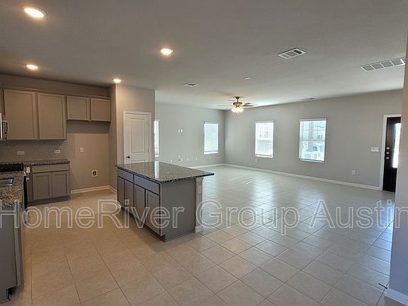 4th image of 200 Doc Johns Dr