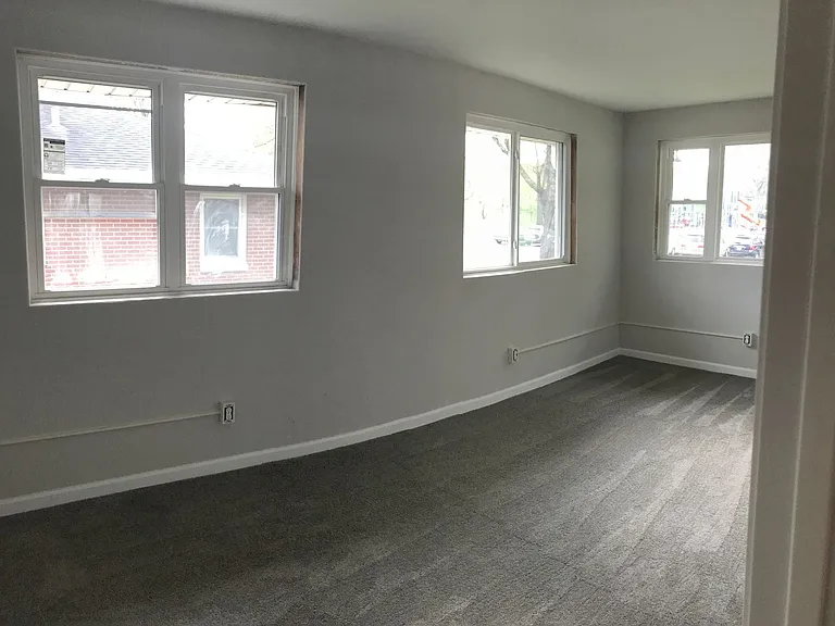 1402 Grandview Dr — Photo 6