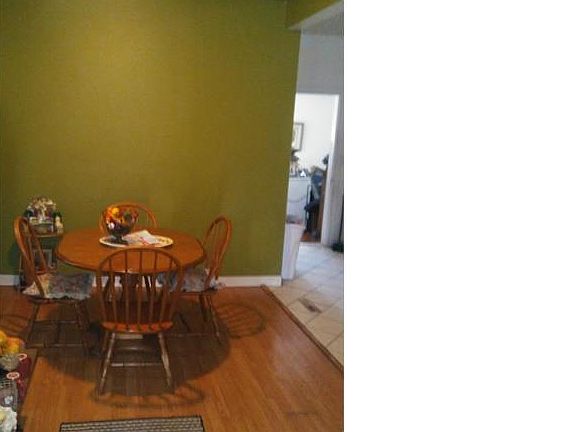 3rd image of 8530 S Oglesby Ave