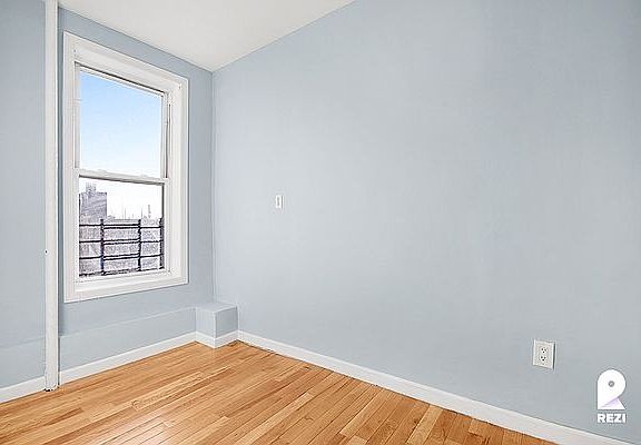 4th image of 554 E 149th St #12A