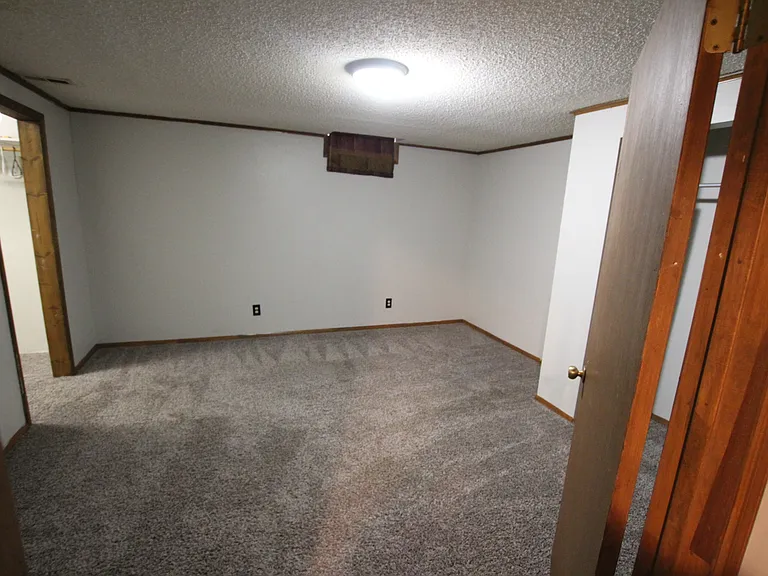 512 N Cardington St — Photo 11