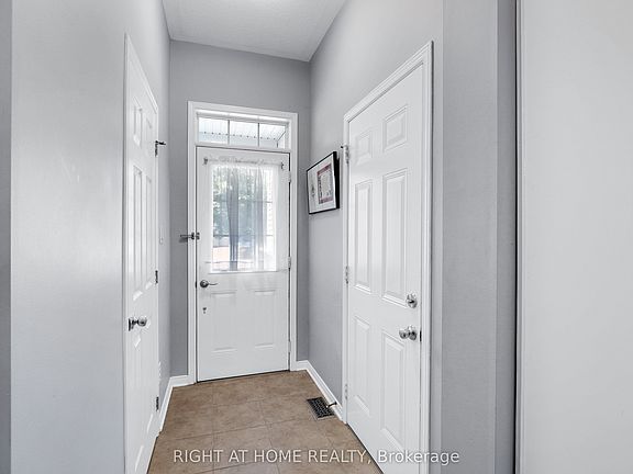 4th image of 577 Ashbourne Cres