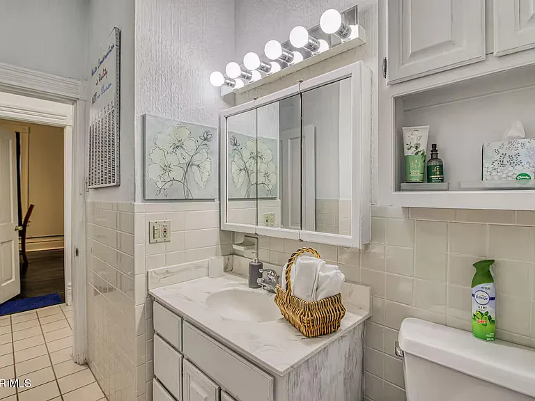 1214 N Kansas St — Photo 14