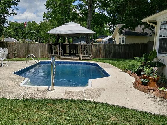 4th image of 2430 Burns Dr