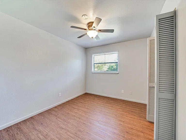 1130 Bois Darc St — Photo 13