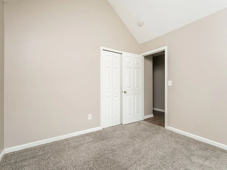 804 Hillandale Ln — Photo 14