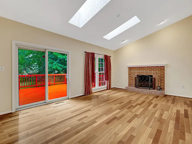 814 Autumn Breeze Ct — Photo 12