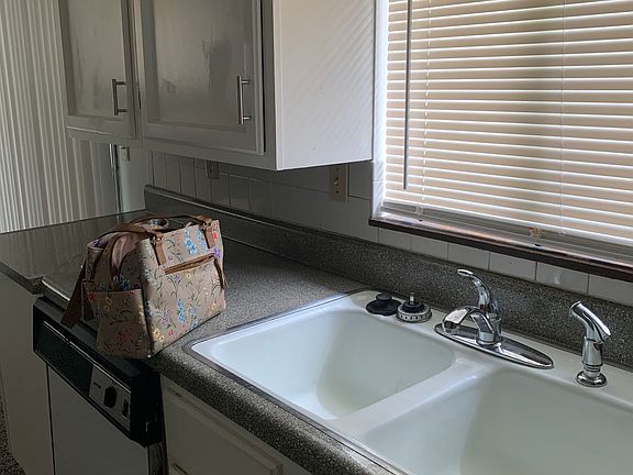 5th image of 7825 N Oregon Ave