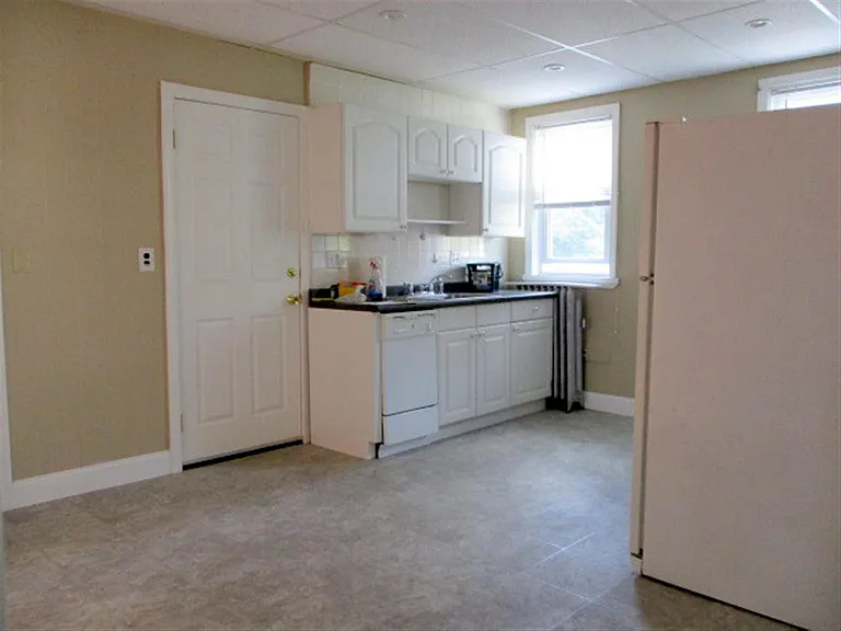 16 Montgomery St #2 — Photo 20