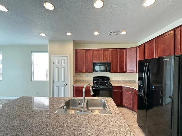 197 Spring Hollow Dr — Photo 7