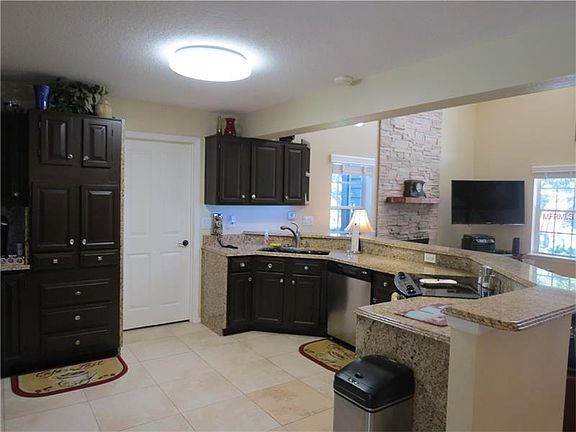 5th image of 16418 Lakeshore Dr