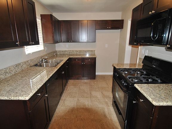 5th image of 1722 W 110th Pl