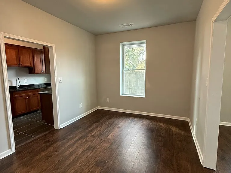 312 Kingston Ave NE — Photo 8
