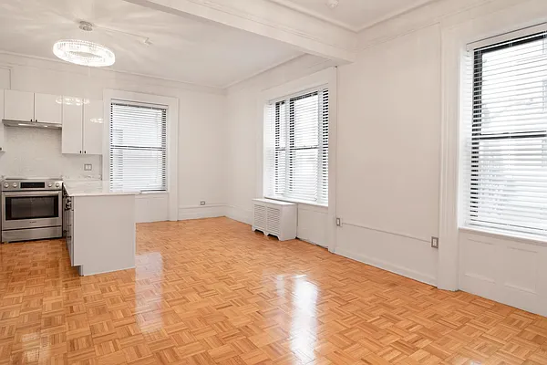 Rented by WAM Partners - William Moses Co. | media 24