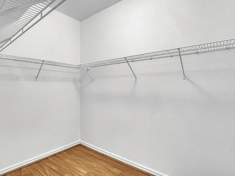 340 Crestwood Cir #302 — Photo 22