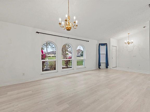 3rd image of 2869 SE Eagle Drive SE
