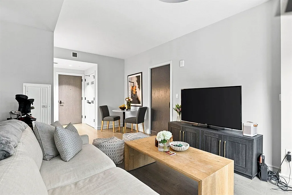 1 bed, 1.0 bath, 570 sqft, $4,500 — Photo 4