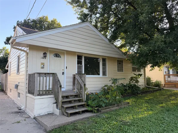 1328 Carrie Ave, Des Moines, IA 50315