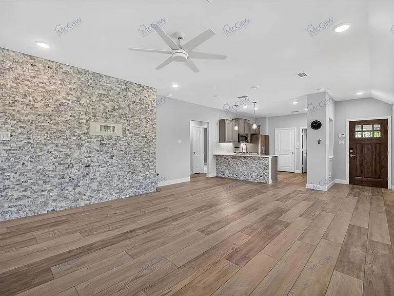 159 Bryant Ln — Photo 3