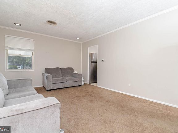 5th image of 90 Moyer Dr