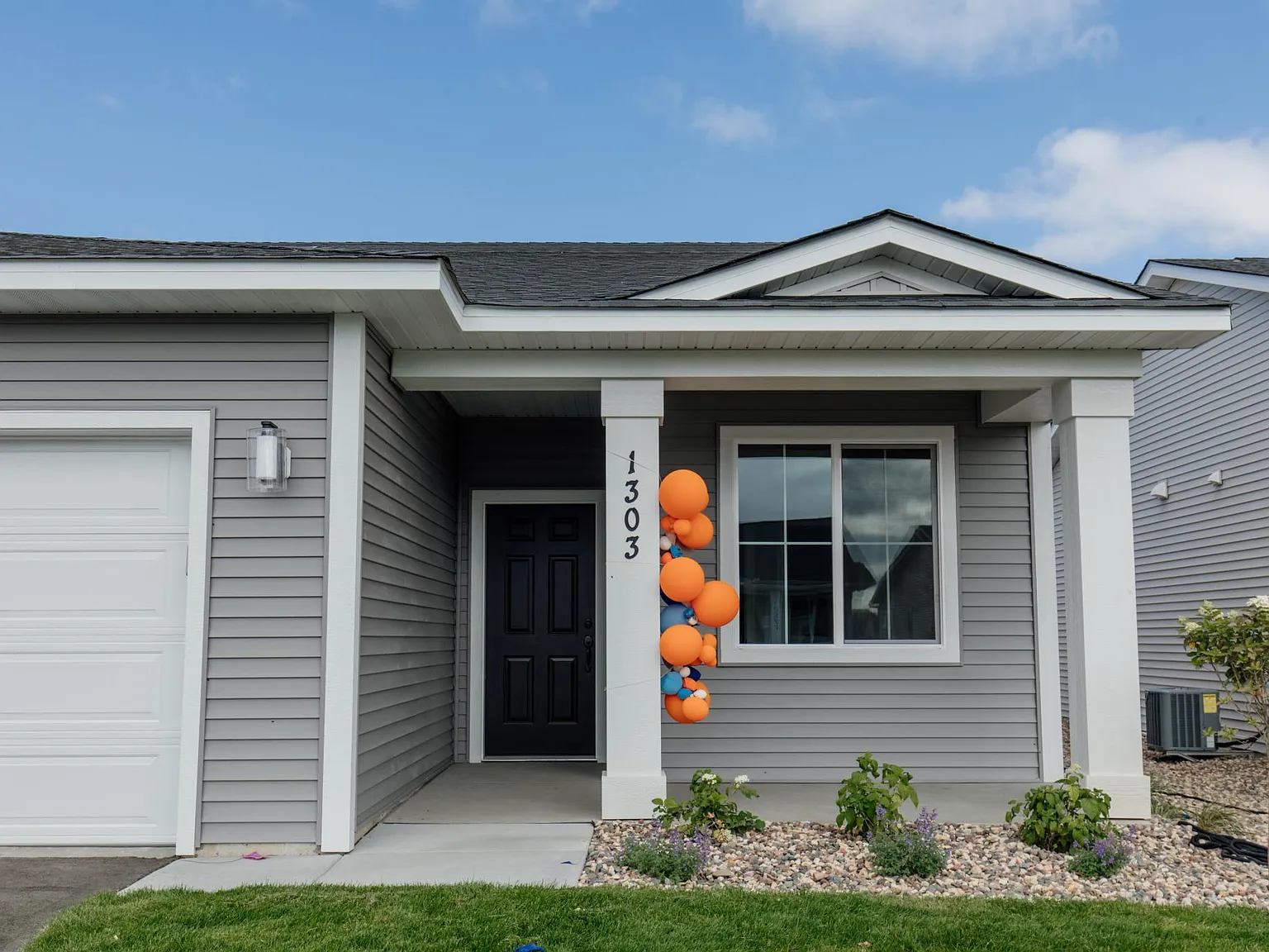 2 bed, 1305 sqft, $2,400 — Photo 3