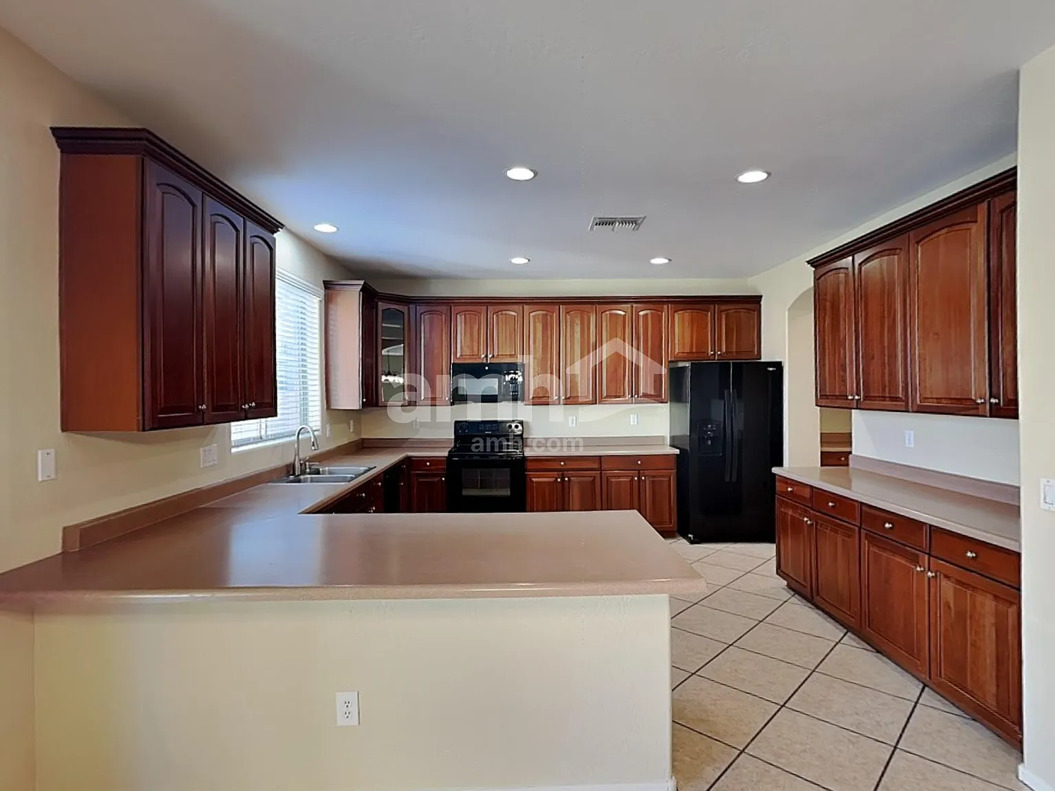 5 bed, 3.0 bath, 3316 sqft, $2,850 — Photo 3