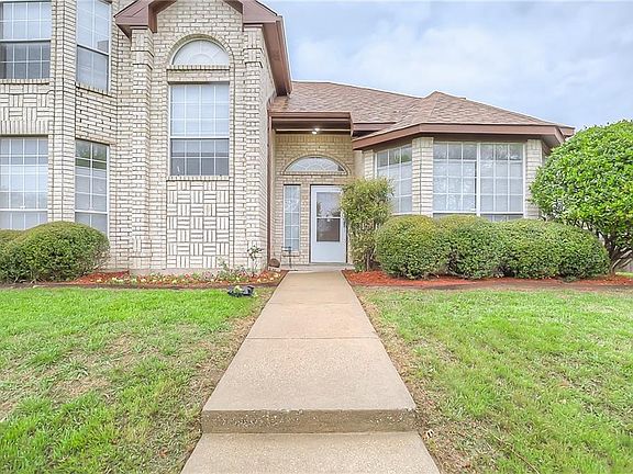 2nd image of 605 Desoto Dr