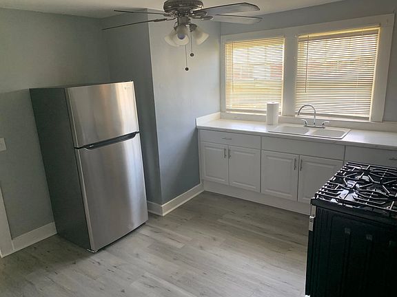 3rd image of 451 Oak Ave
