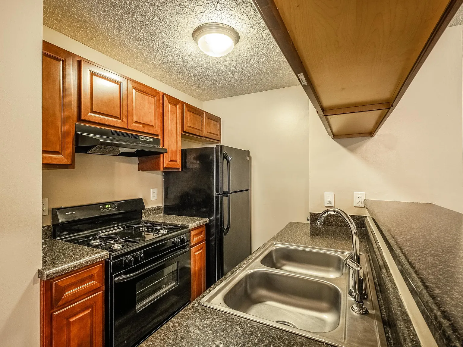 Hunters Landing Apartments — Photo 1