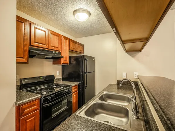 Hunters Landing Apartments, 1728 Race Track Rd, New Bern, NC 28562