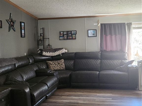 4th image of 16 Meadowlark Dr