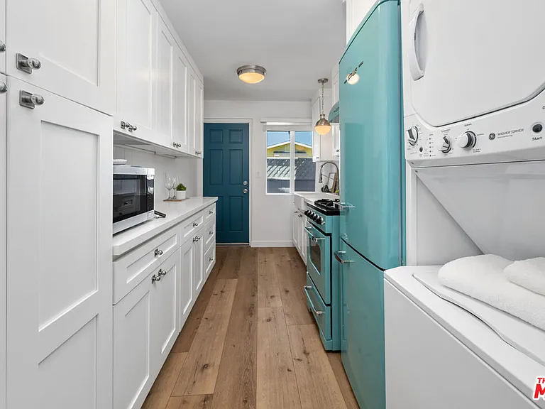 318 N Venice Blvd #B — Photo 11