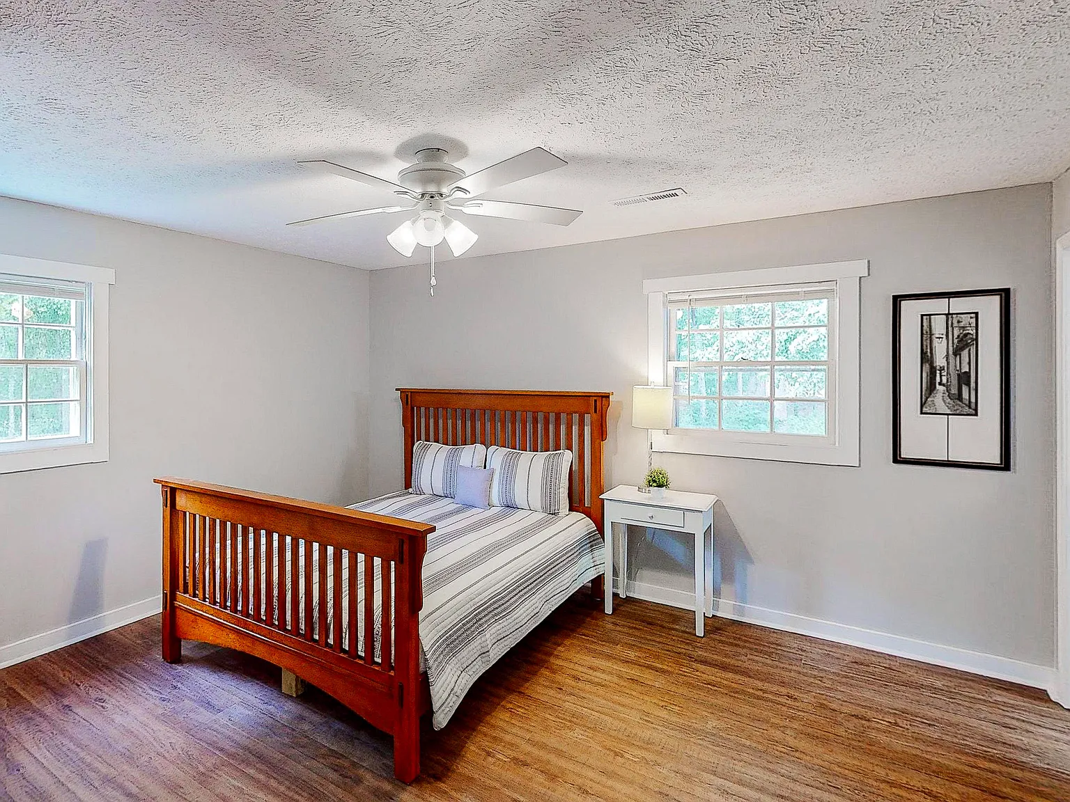 4 bed, 3.0 bath, 1800 sqft, $1,048 — Photo 1