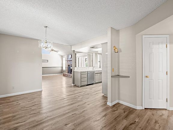 4th image of 5109 W Menlo Ave