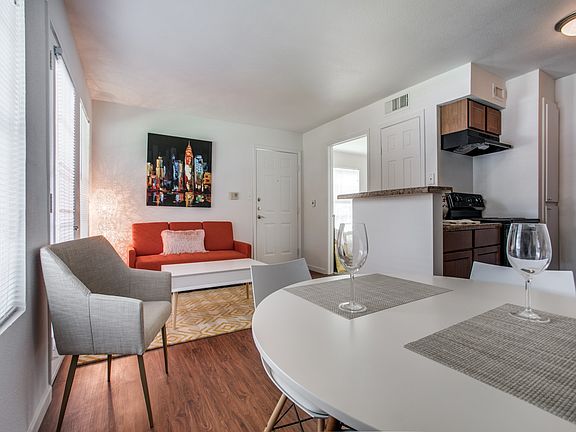 Separate dining area for an enjoyable meal with the family