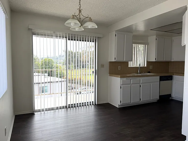 570 W 24th St #9 — Photo 7