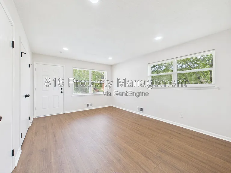 7030 Ewing Ave #7030 — Photo 3