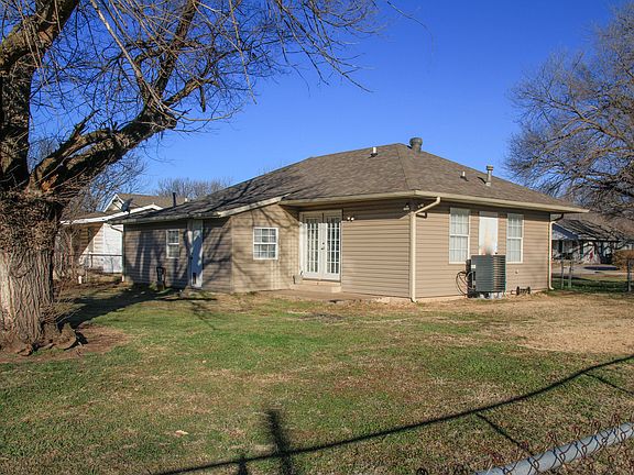 2nd image of 836 E Eufaula St