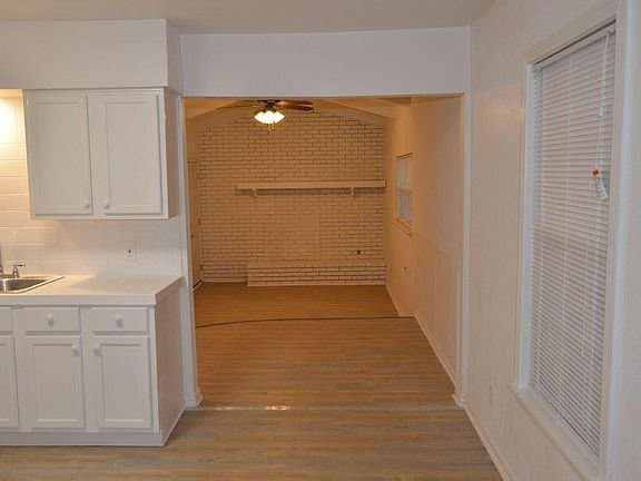 3rd image of 7634 Rayville Dr