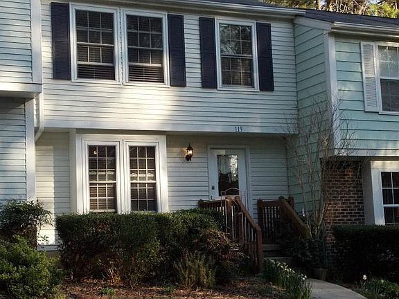 Middle unit in set of three townhouses.  Very energy efficie