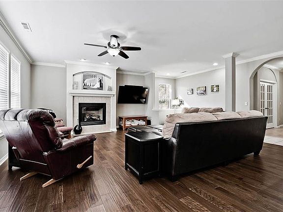 2nd image of 11 Bonnie Cir