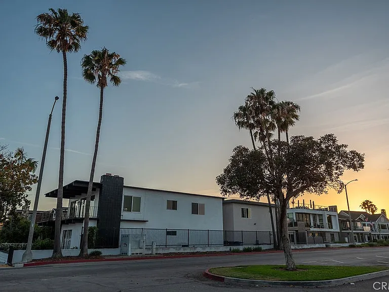 337 La Verne Ave — Photo 55