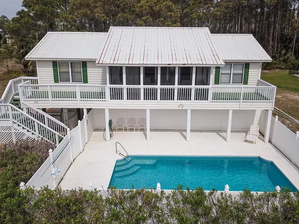 533 E Gulf Beach Dr, Eastpoint, FL 32328