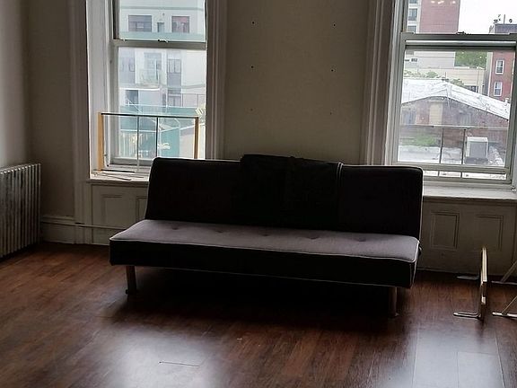 3rd image of 851 Dekalb Ave APT 4L
