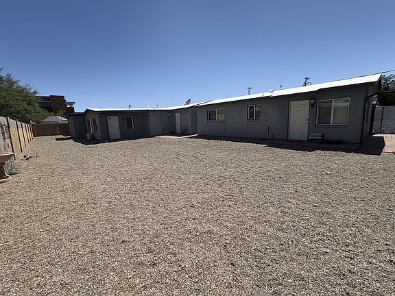 4 plex common yard area all enclosed