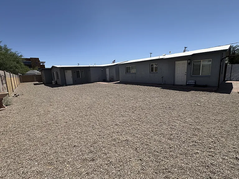 4 plex common yard area all enclosed
