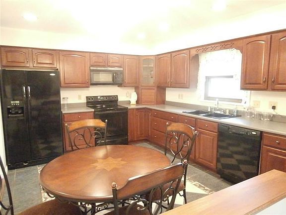 2nd image of 417 Maplewood Cir