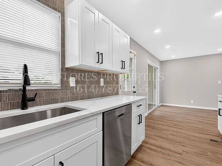 1300 Evaline Dr — Photo 24