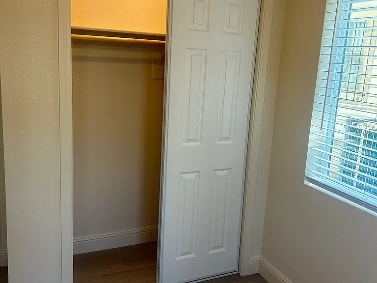430 E Acacia St #1 — Photo 6